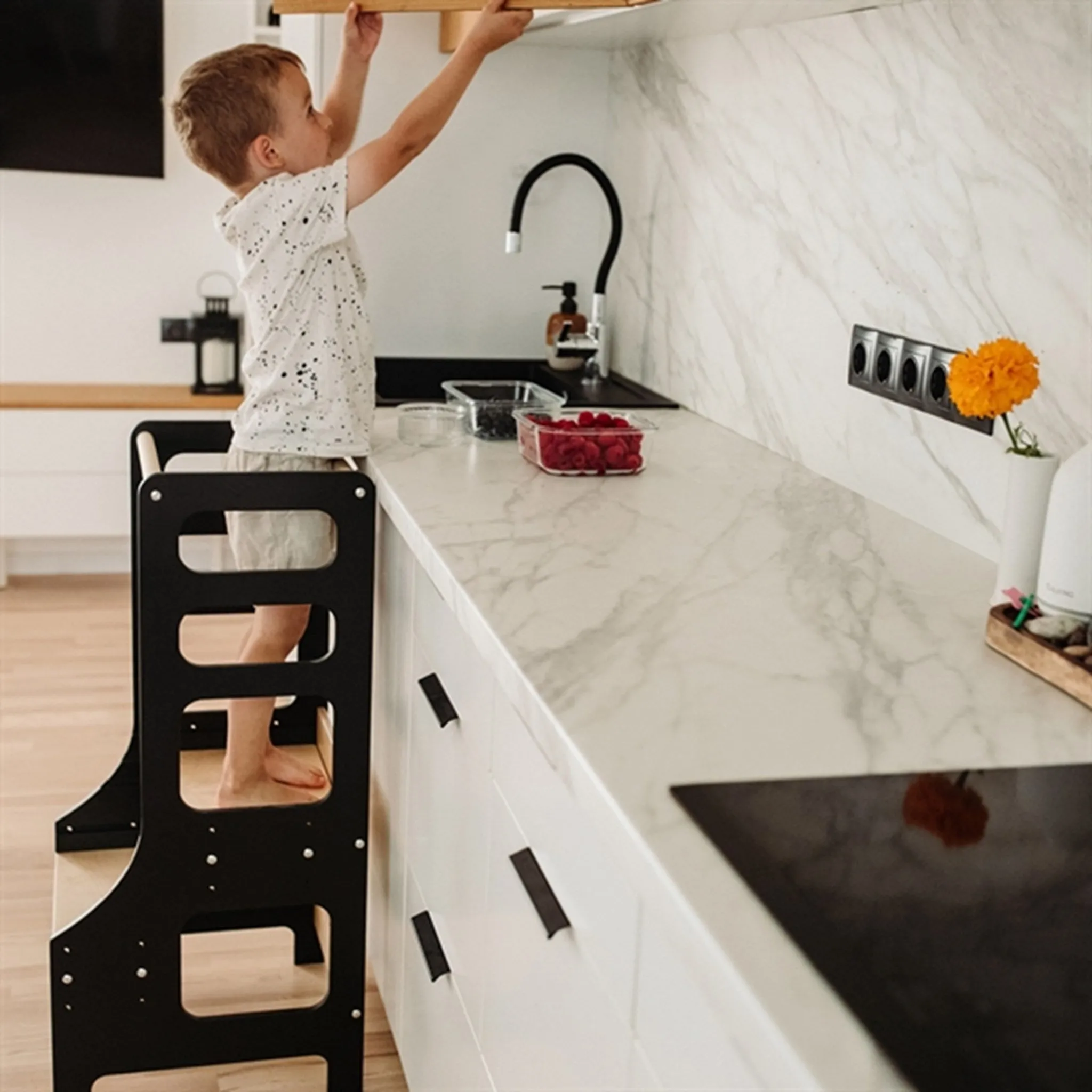 Duck Woodworks Adjustable Kitchen Tower Black