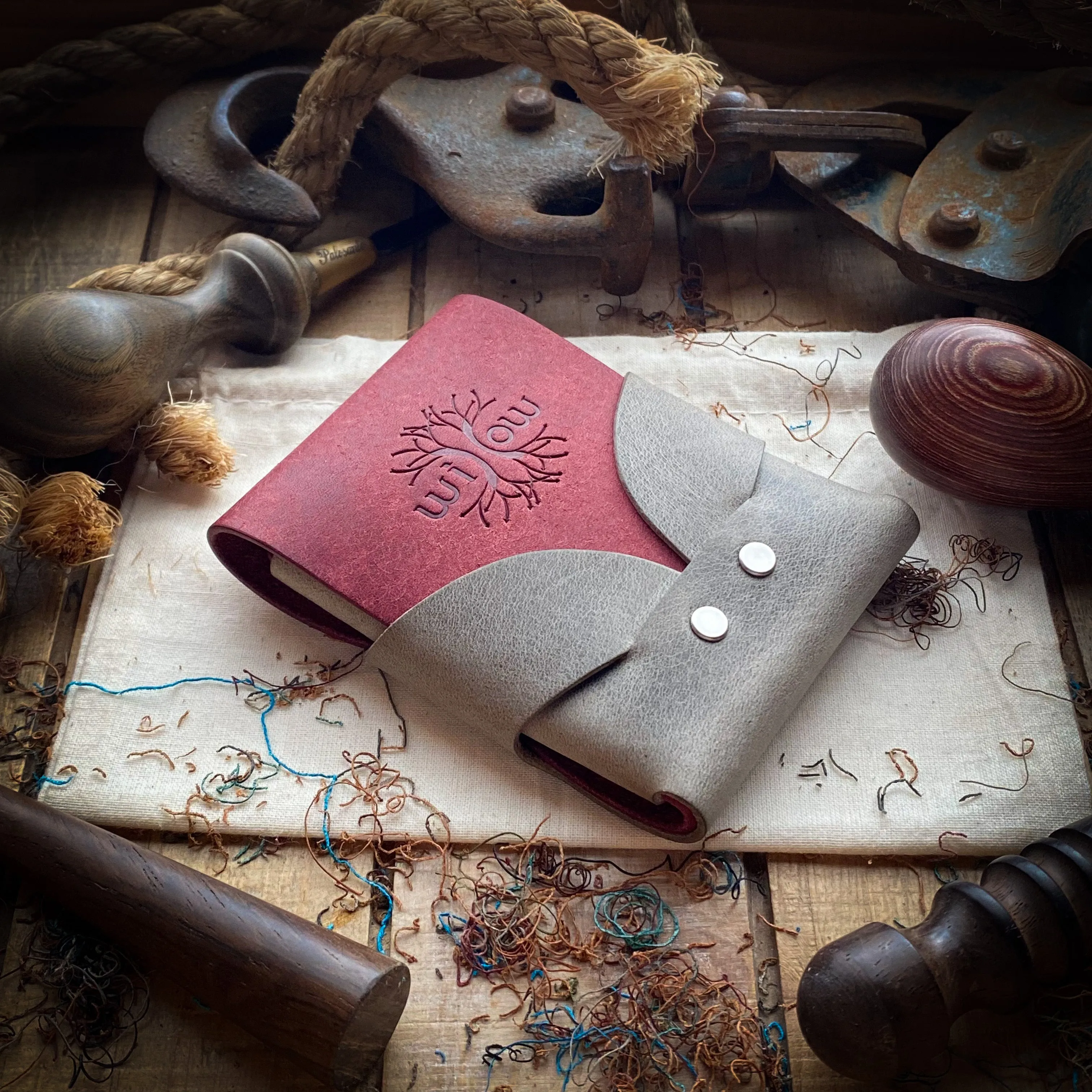 Original Swaddle Minimalist Wallet - Charcoal and Bordeaux Pueblo
